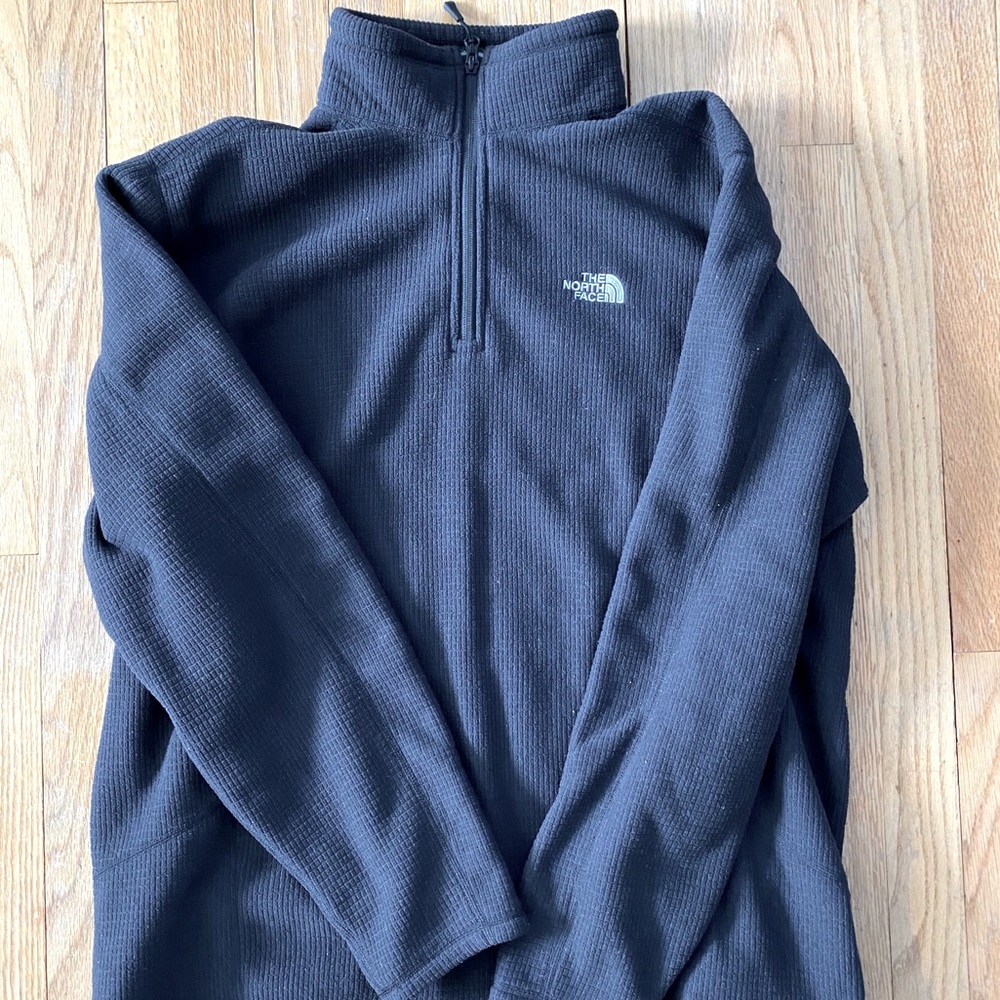 Men’s Black Northface quarter zip fleece size XL